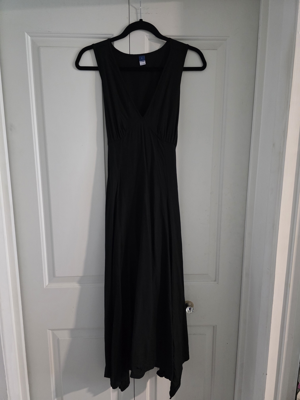 Old Navy Black Sleeveless V-Neck Maxi Dress - Picture 4 of 8